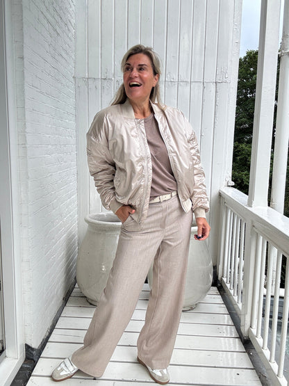 Olivia™ – Satiini­pintainen bomber-takki