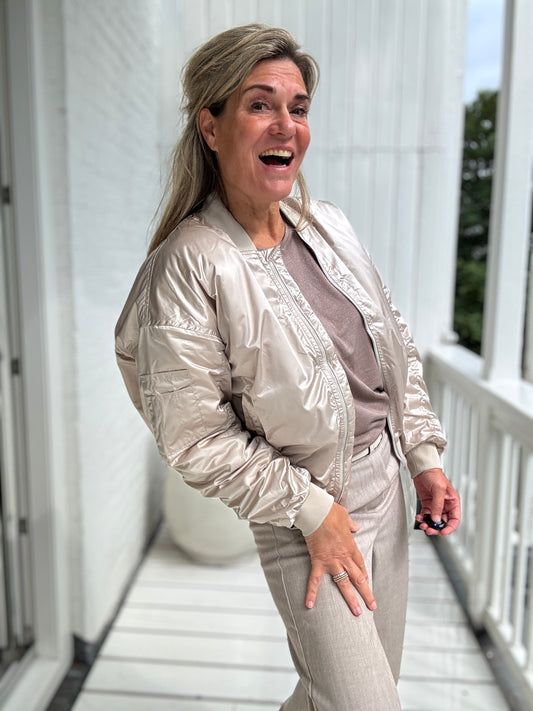 Olivia™ – Satiini­pintainen bomber-takki