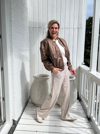 Olivia™ – Satiini­pintainen bomber-takki