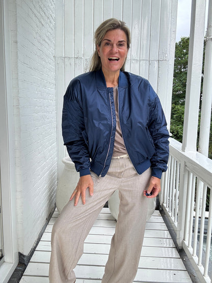 Olivia™ – Satiini­pintainen bomber-takki