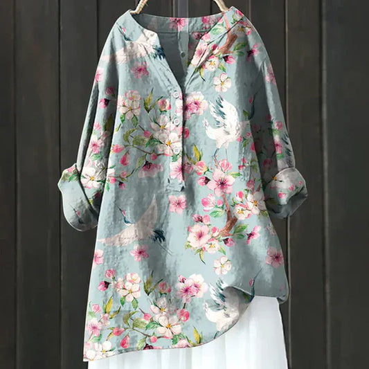 Nelda™ – Kukallinen V-pääntieblouse